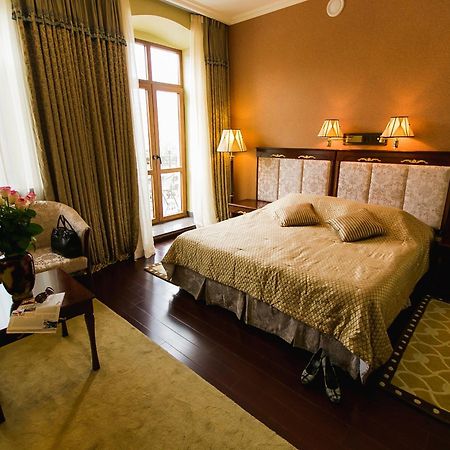 Allureinn Hotel And Spa Tsjernivtsi Eksteriør bilde