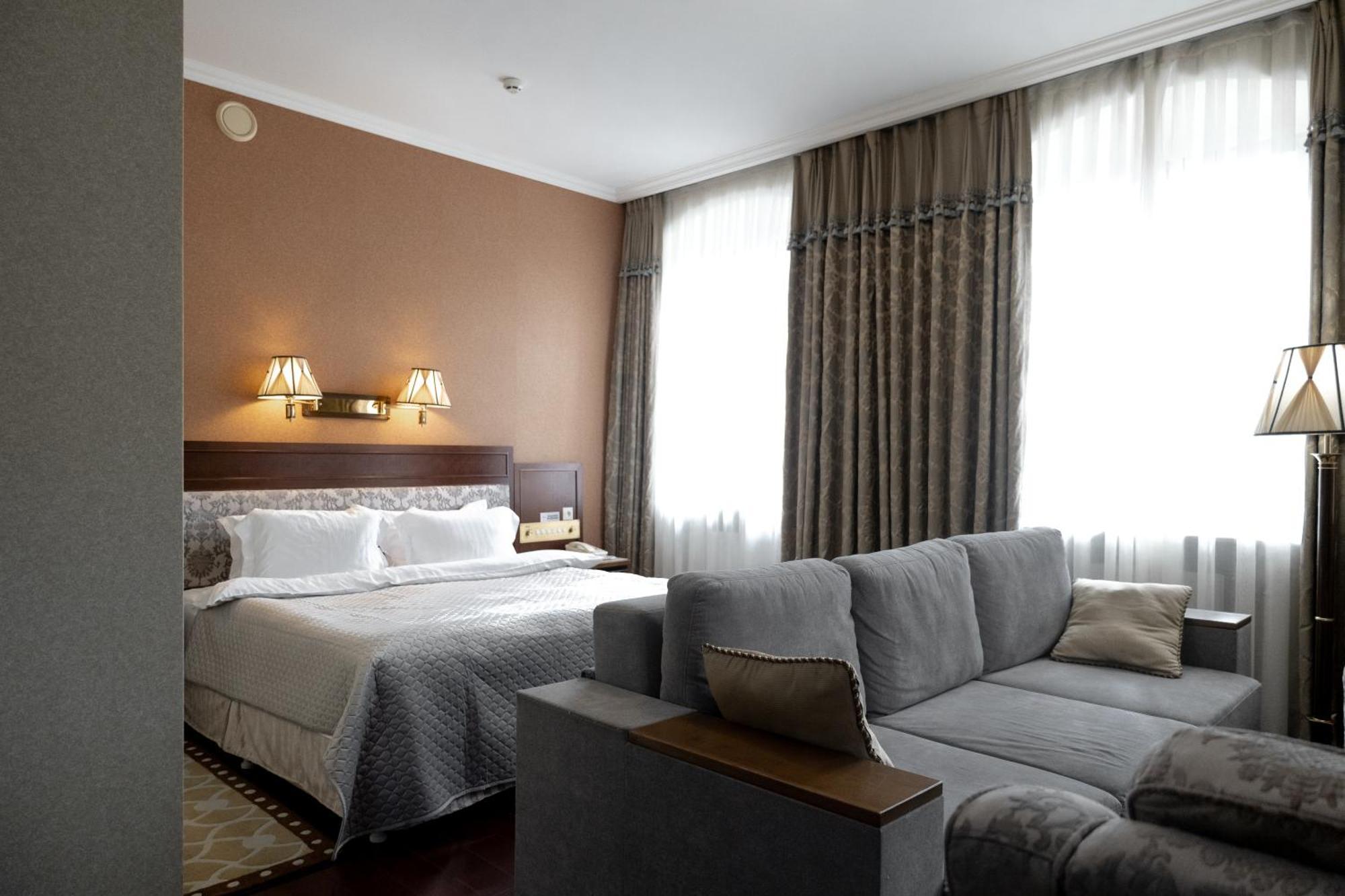 Allureinn Hotel And Spa Tsjernivtsi Eksteriør bilde
