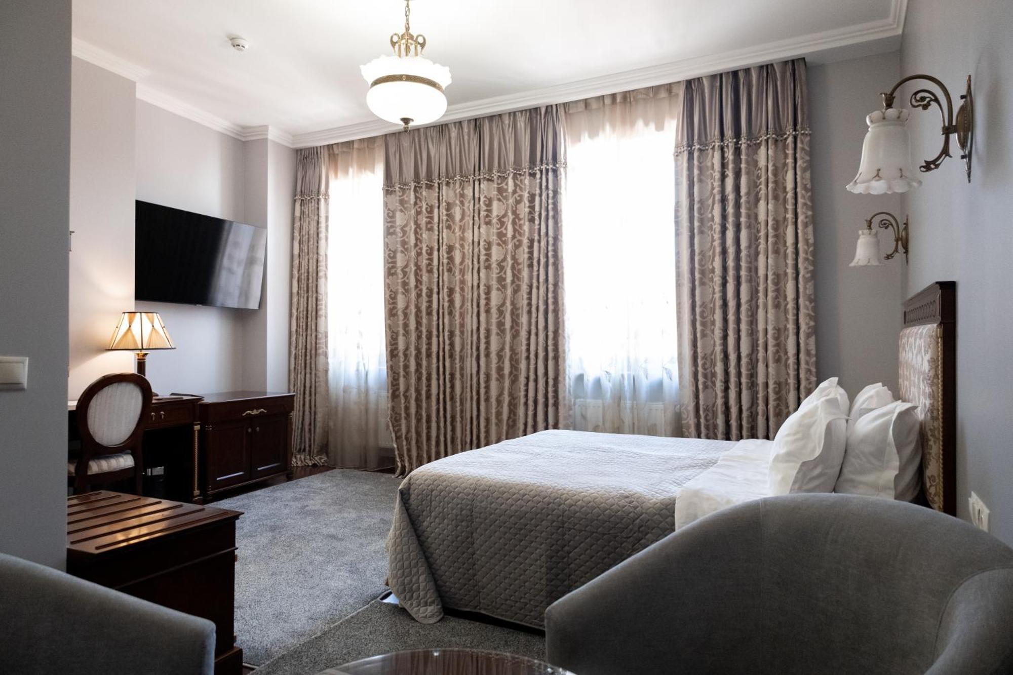 Allureinn Hotel And Spa Tsjernivtsi Eksteriør bilde