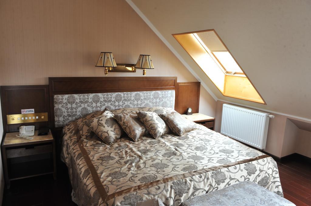 Allureinn Hotel And Spa Tsjernivtsi Eksteriør bilde