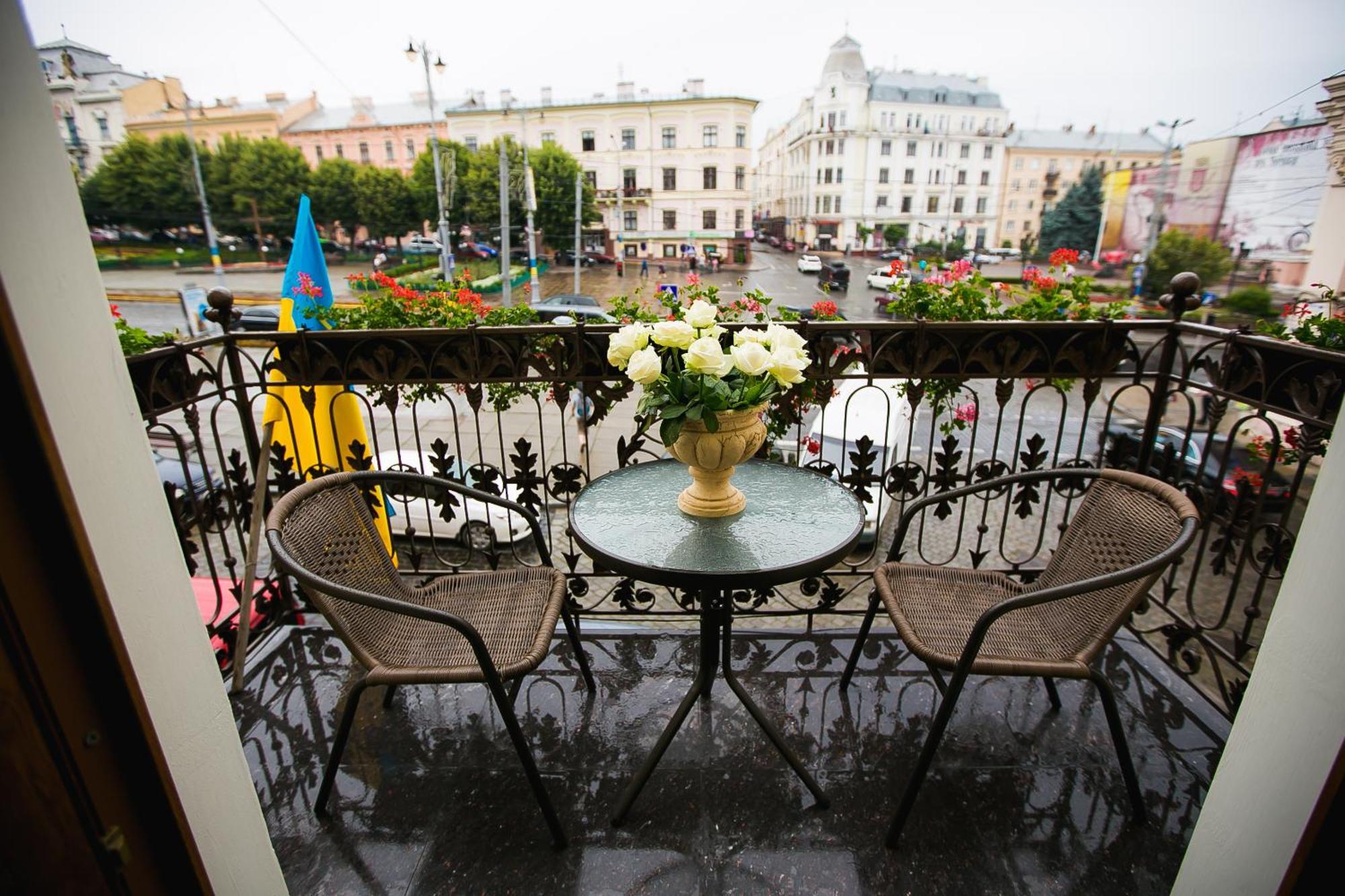 Allureinn Hotel And Spa Tsjernivtsi Eksteriør bilde
