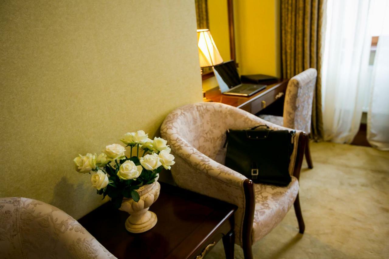 Allureinn Hotel And Spa Tsjernivtsi Eksteriør bilde