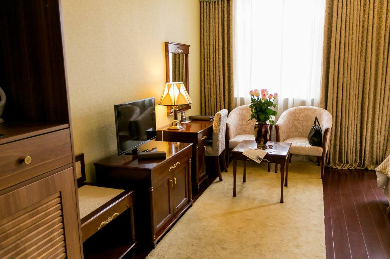 Allureinn Hotel And Spa Tsjernivtsi Eksteriør bilde