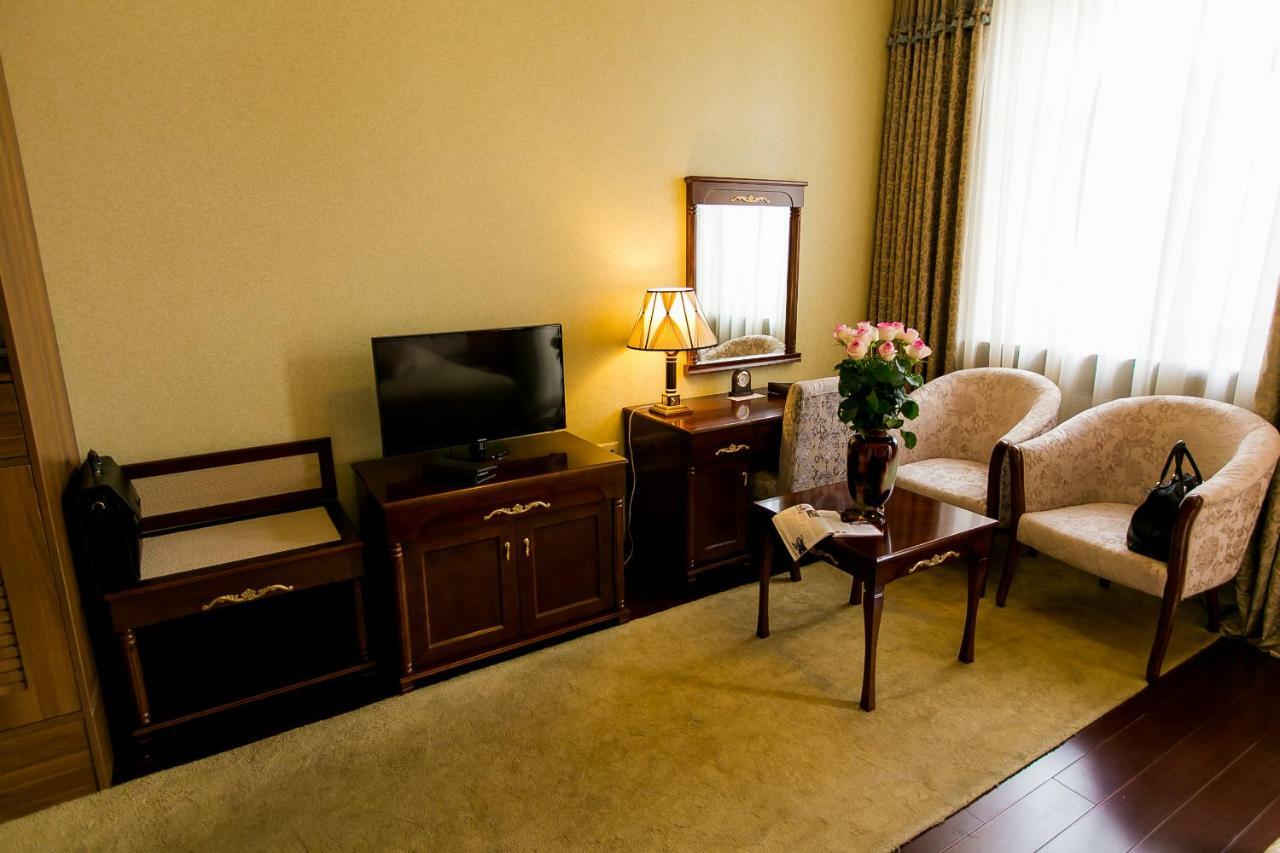 Allureinn Hotel And Spa Tsjernivtsi Eksteriør bilde