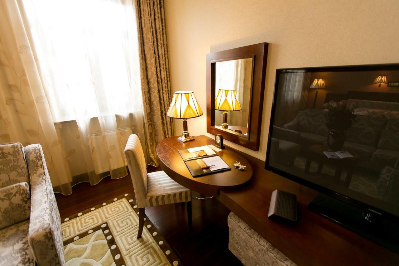 Allureinn Hotel And Spa Tsjernivtsi Eksteriør bilde