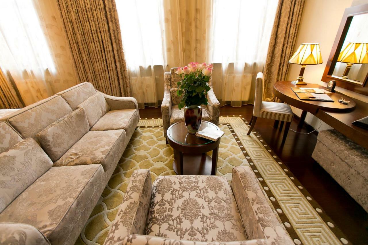 Allureinn Hotel And Spa Tsjernivtsi Eksteriør bilde