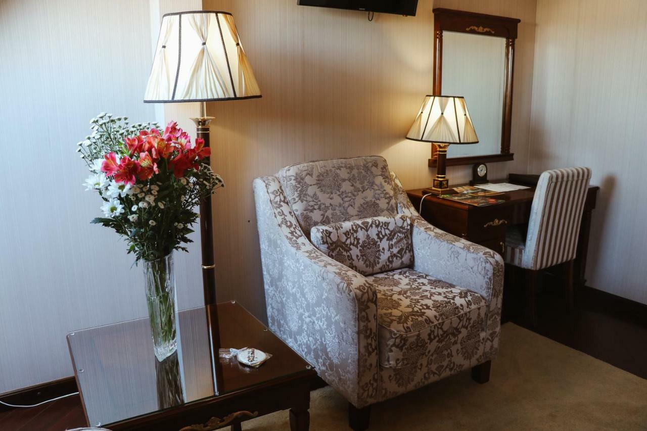Allureinn Hotel And Spa Tsjernivtsi Eksteriør bilde